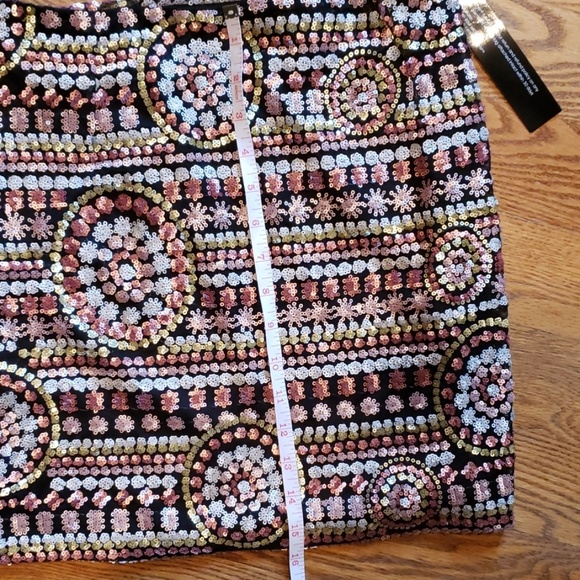 🆕️NWT gorgeous sequin strapless top - Picture 6 of 8